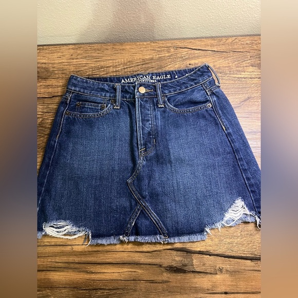 American Eagle Button-Fly Denim Mini Skirt – Size 00
New without tag ✨ - Picture 1 of 4